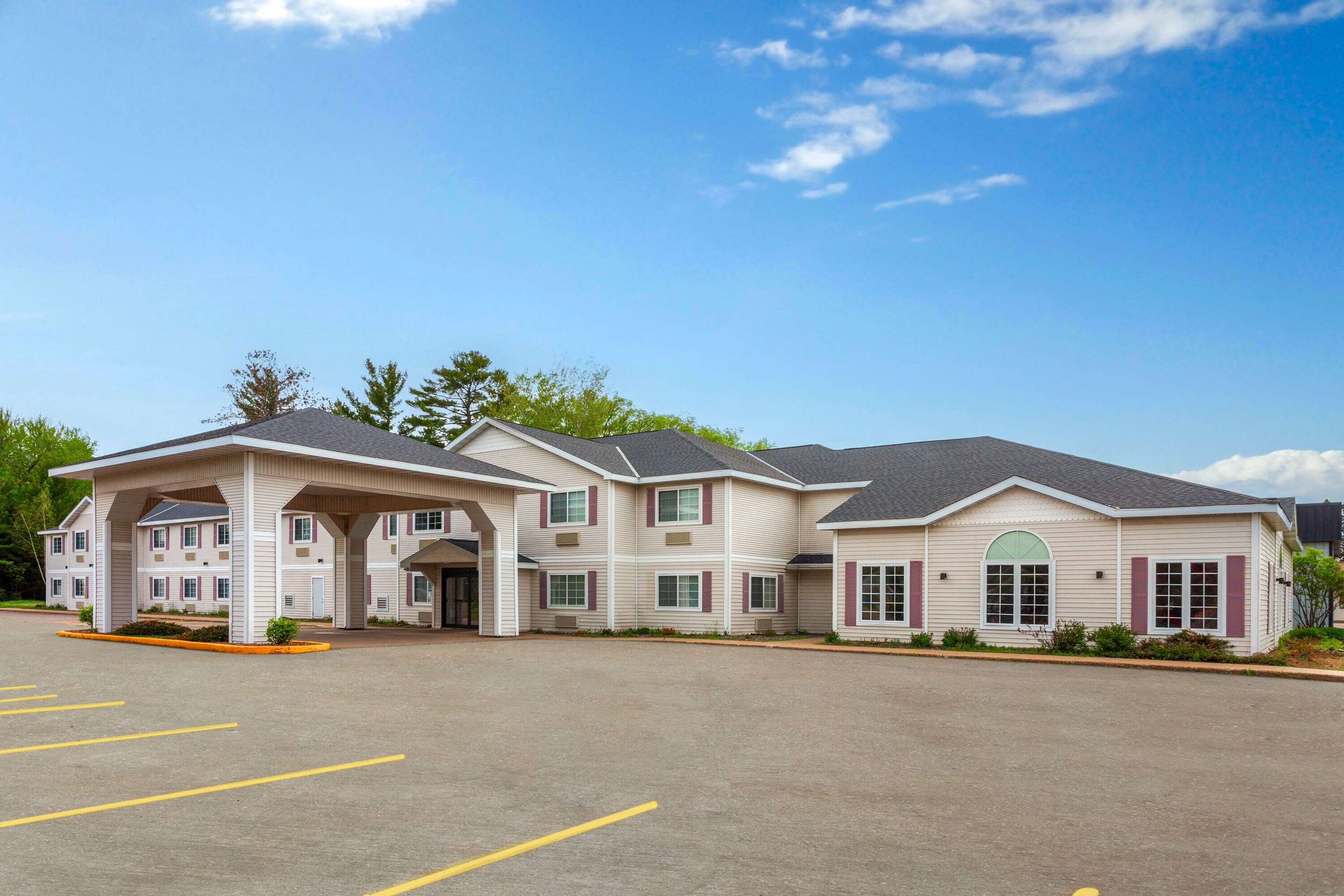 Exterior | Super 8 by Wyndham Eagle River