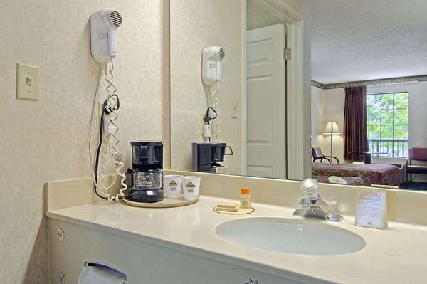  - Days Inn & Suites Fort Valley