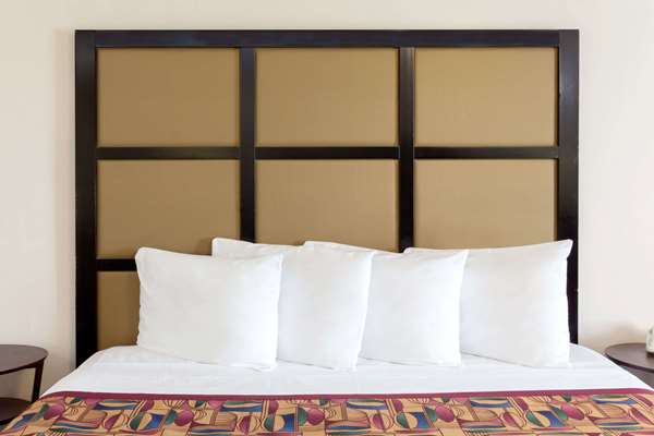  - Baymont Inn & Suites Calumet City - I-94, Exit 71