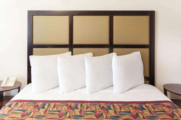  - Baymont Inn & Suites Calumet City - I-94, Exit 71