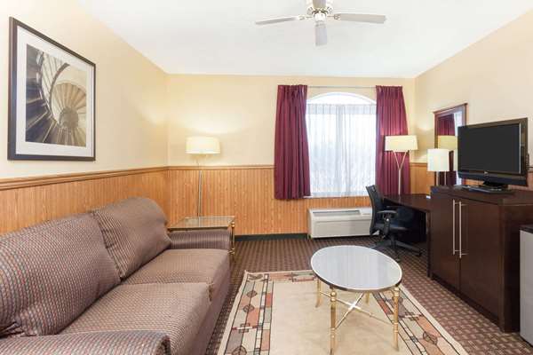  - Baymont Inn & Suites Calumet City - I-94, Exit 71