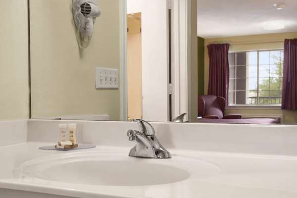  - Howard Johnson Express Inn Grand Prairie