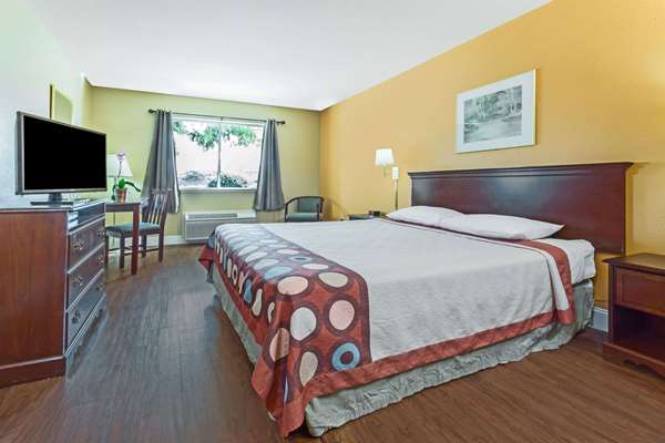  - Super 8 Hotel Dixon - I-80, Exit 63