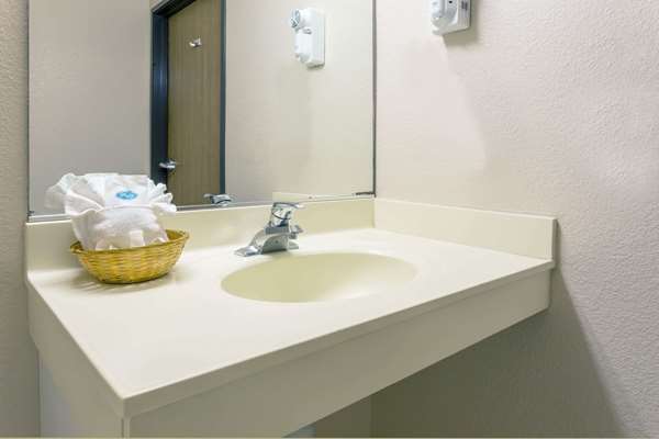  - Super 8 Hotel Dixon - I-80, Exit 63