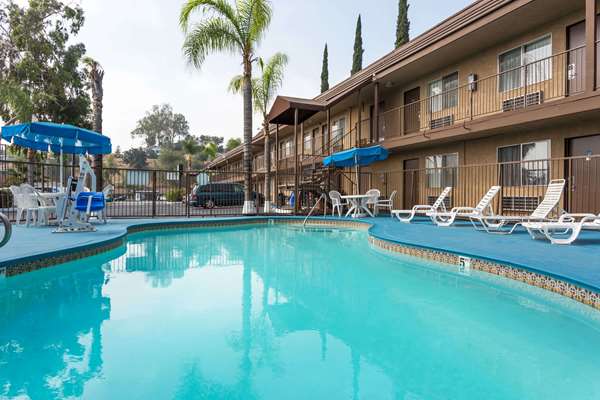 Pool - Days Inn San Bernardino