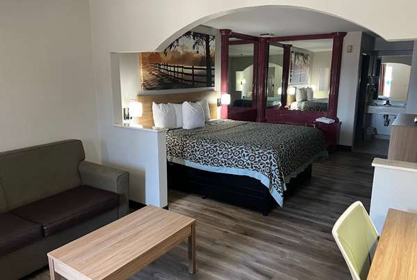  - Days Inn & Suites Opelousas - I-49, Exit 18