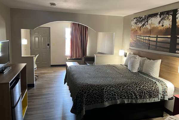 Suite - Days Inn & Suites Opelousas - I-49, Exit 18