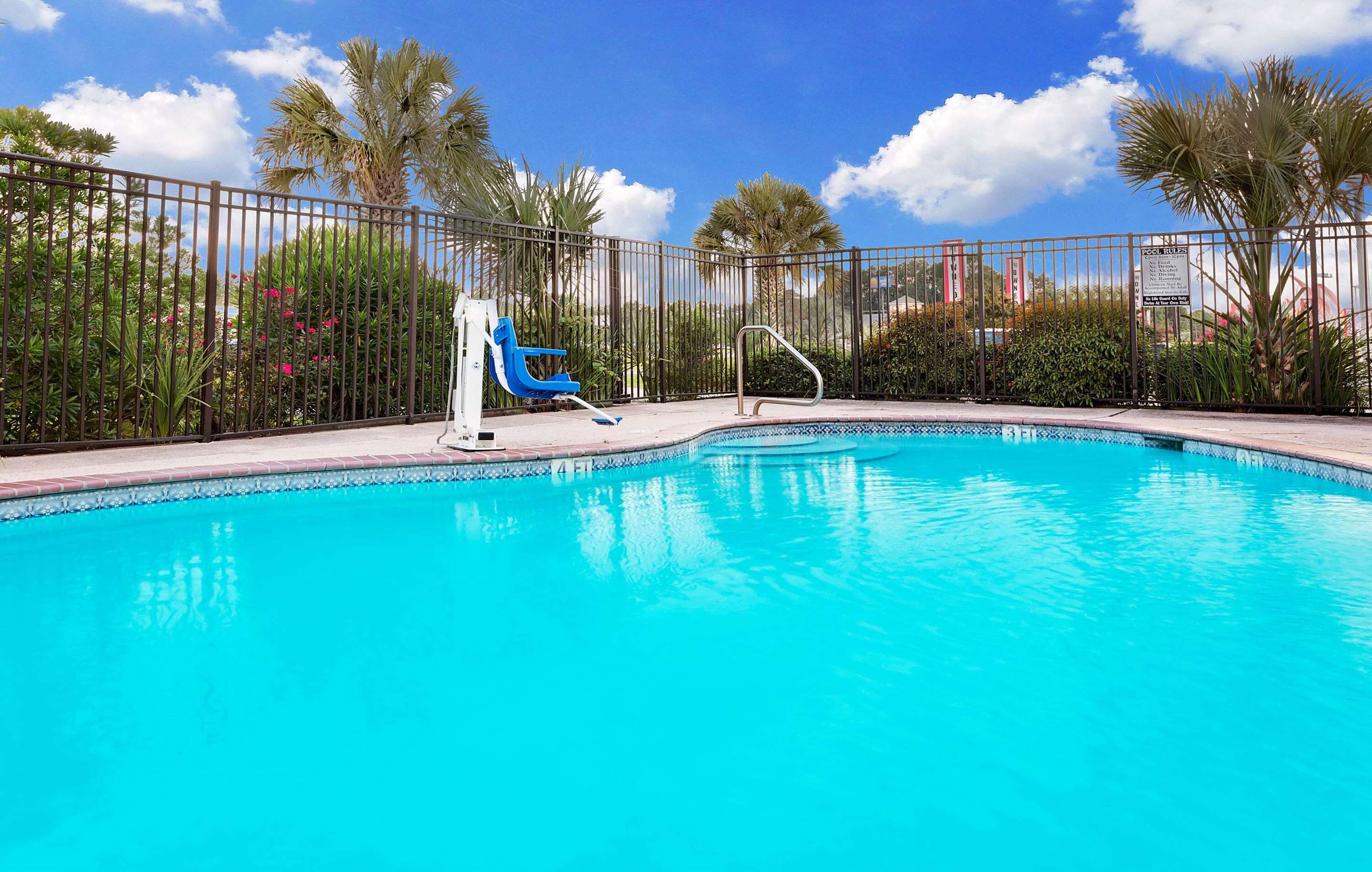 Pool | Days Inn & Suites by Wyndham Opelousas