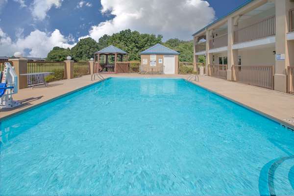 Pool - Days Inn & Suites Pine Bluff