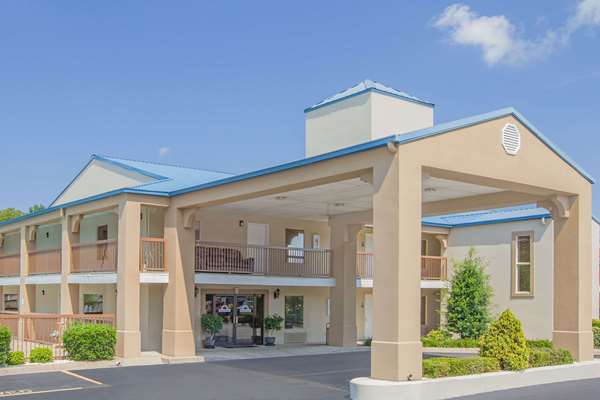 Exterior view - Days Inn & Suites Pine Bluff