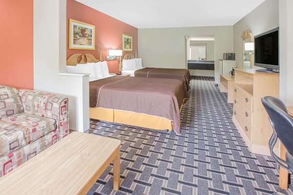  - Days Inn & Suites Pine Bluff