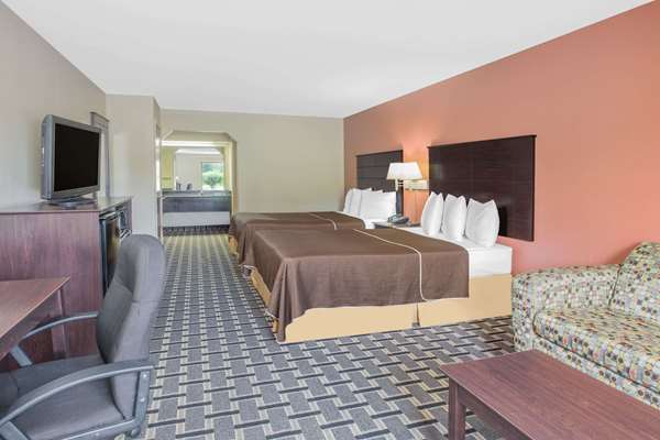  - Days Inn & Suites Pine Bluff