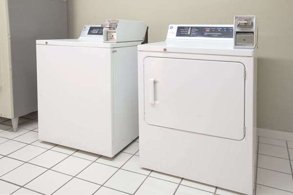 Amenities - Days Inn & Suites Pine Bluff