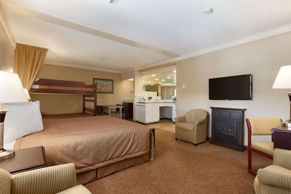  - Travelodge Fraser Highway Langley