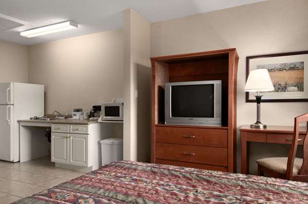  - Travelodge Fraser Highway Langley