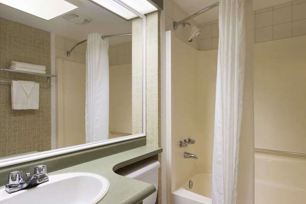  - Travelodge Fraser Highway Langley