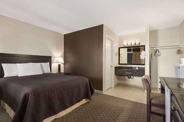  - Travelodge Mountview Motel Kamloops
