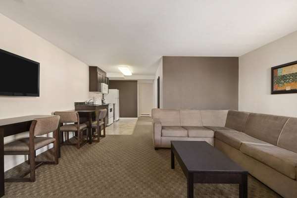Suite - Travelodge Mountview Motel Kamloops