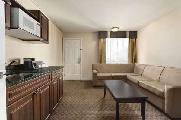 Suite - Travelodge Mountview Motel Kamloops
