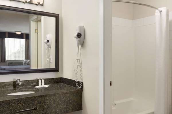  - Travelodge Mountview Motel Kamloops