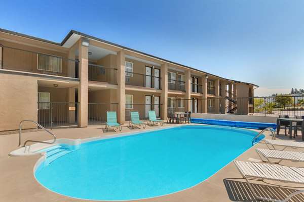 Pool - Travelodge Mountview Motel Kamloops