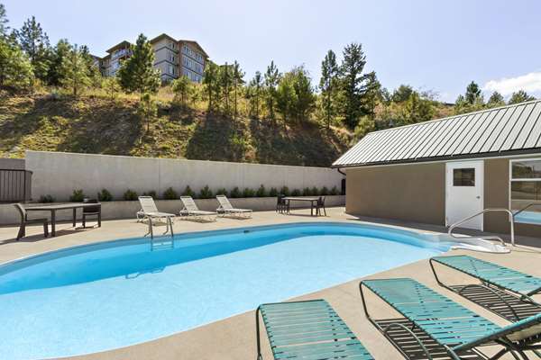 Pool - Travelodge Mountview Motel Kamloops