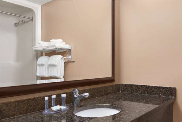  - Travelodge Mountview Motel Kamloops