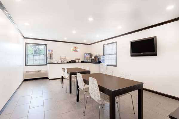  - Super 8 Motel Harrington