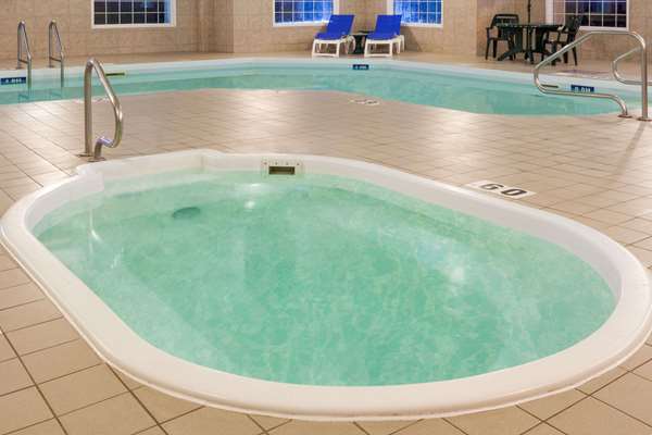 Pool - Super 8 Hotel Morden