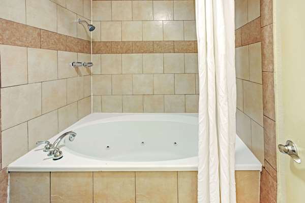 Suite - Super 8 Motel Loop 12 Dallas - I-30, Exit 52