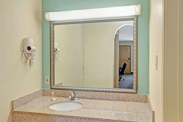  - Super 8 Motel Loop 12 Dallas - I-30, Exit 52