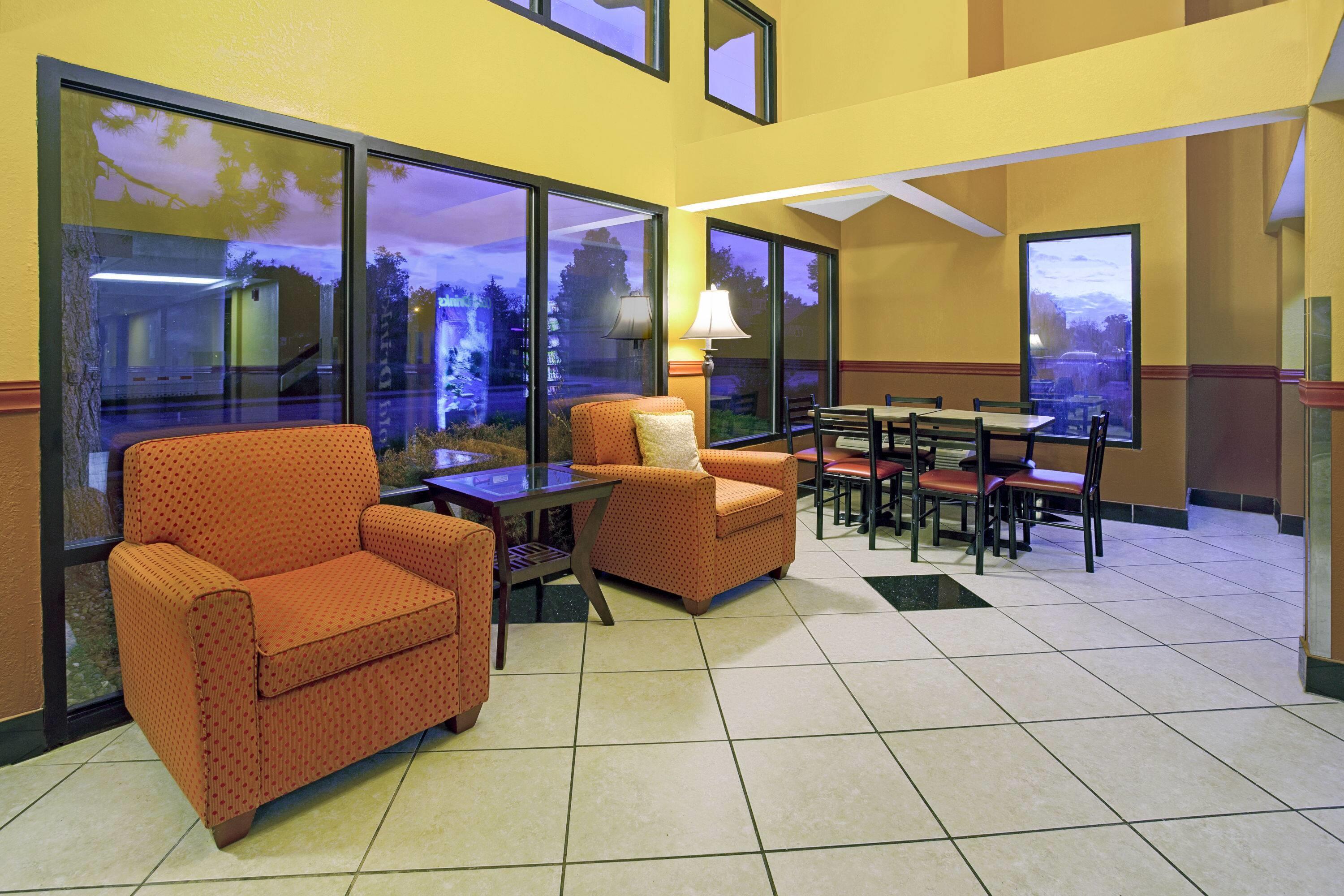 Lobby | Super 8 by Wyndham Denver Stapleton