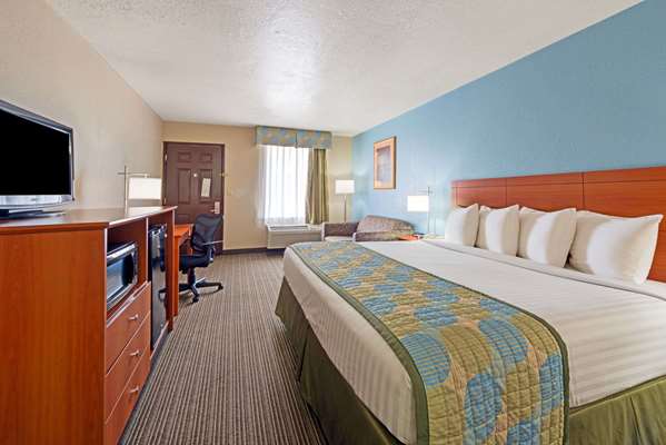  - Ramada Inn Downtown North Louisville - I-71, Exit 2