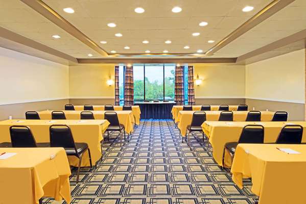  - Ramada Inn Downtown North Louisville - I-71, Exit 2