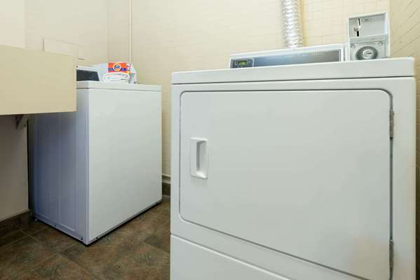  - Ramada Inn Downtown North Louisville - I-71, Exit 2