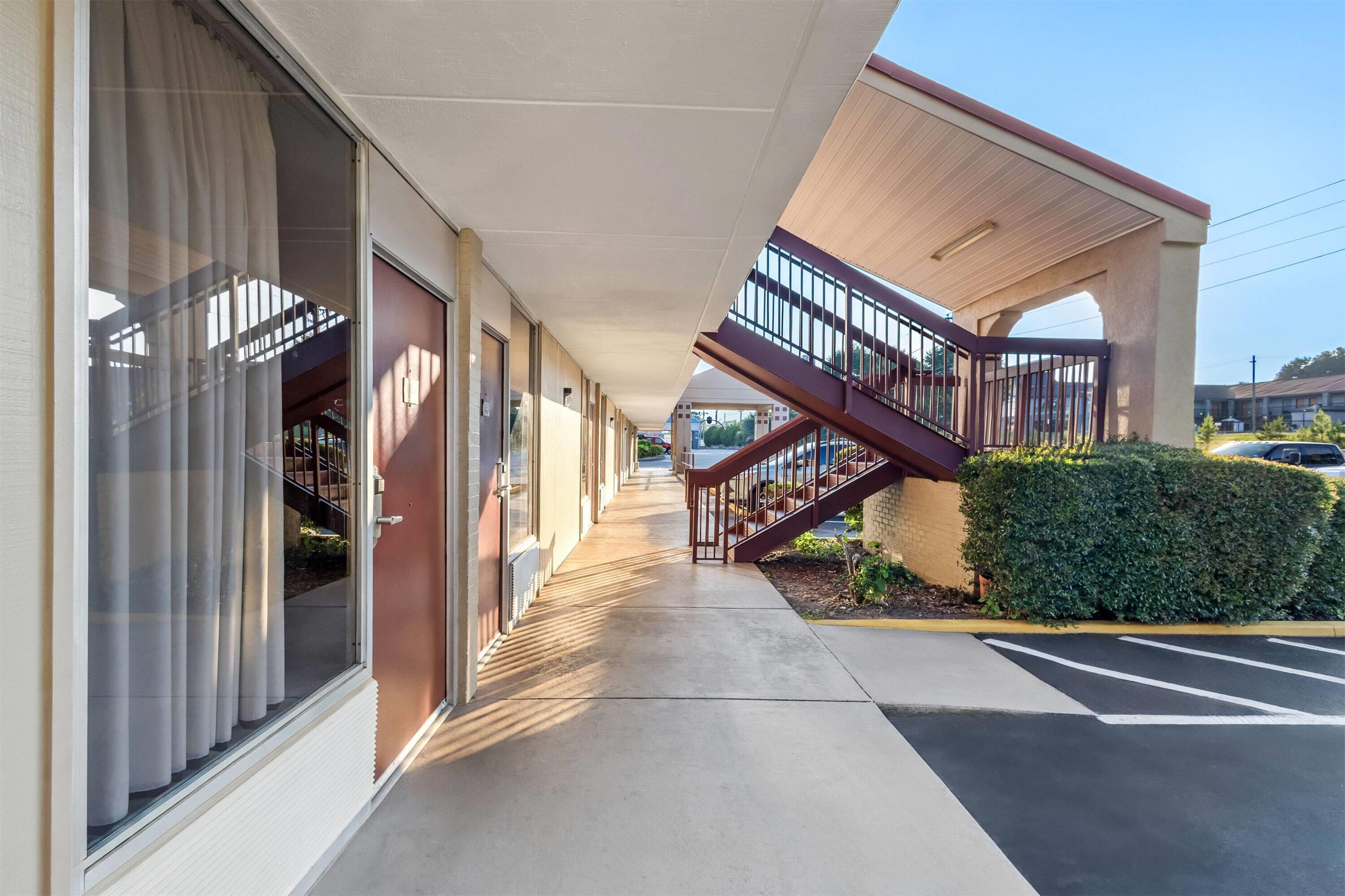 Exterior | Super 8 by Wyndham Commerce