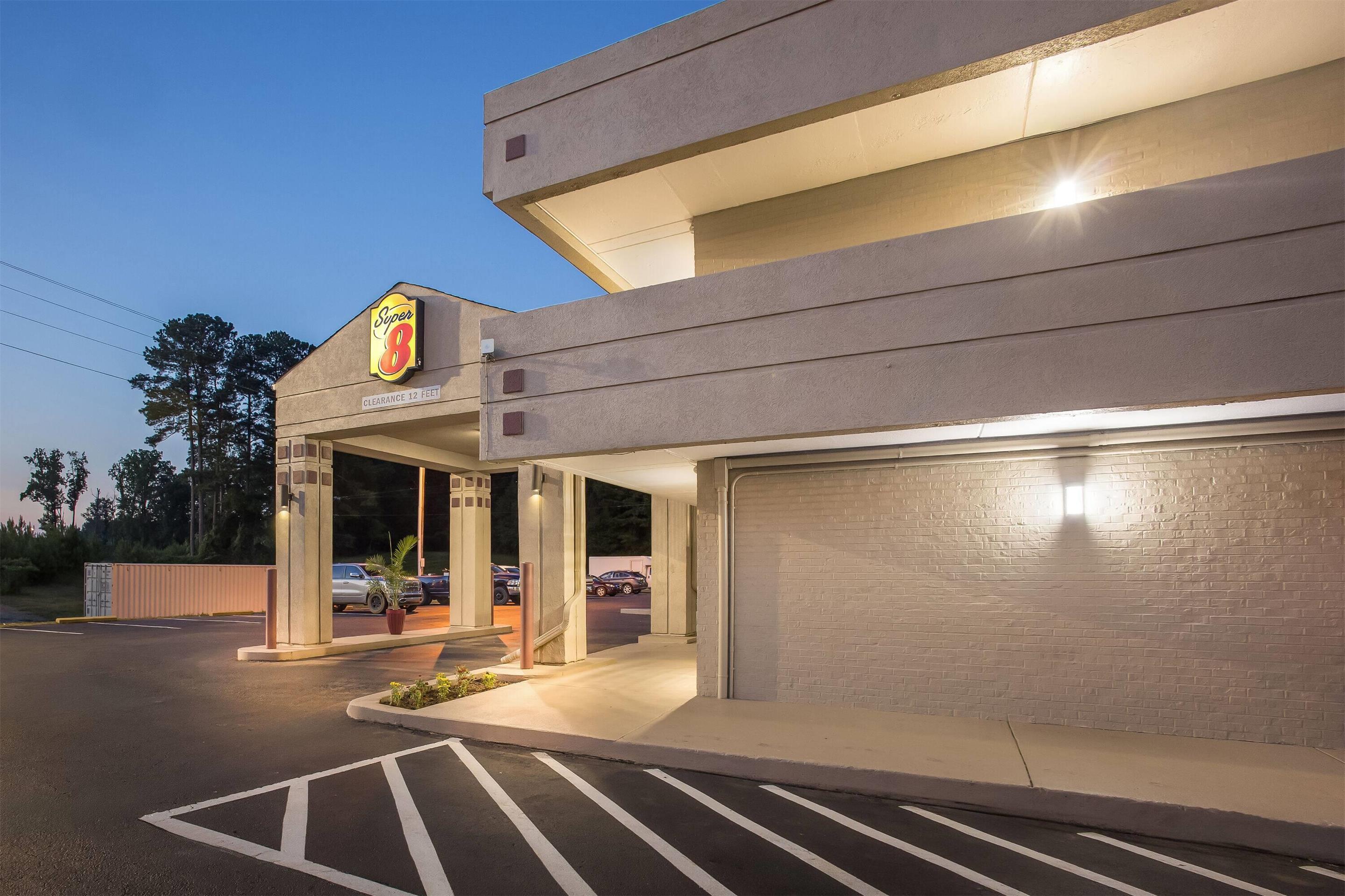 Exterior | Super 8 by Wyndham Commerce