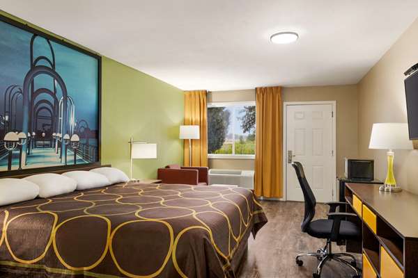  - Super 8 Motel Brookhaven - I-55, Exit 42