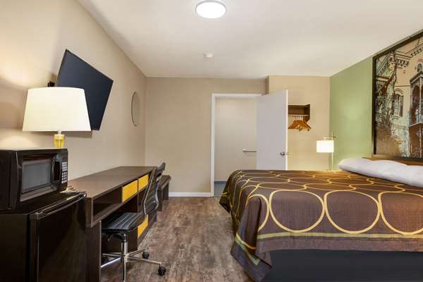  - Super 8 Motel Brookhaven - I-55, Exit 42