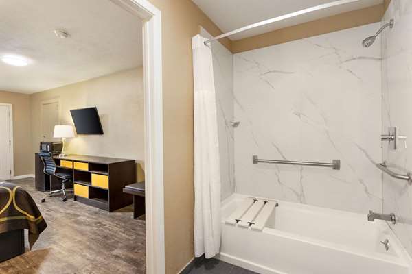  - Super 8 Motel Brookhaven - I-55, Exit 42