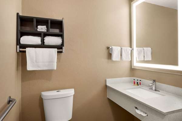  - Super 8 Motel Brookhaven - I-55, Exit 42