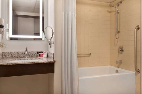  - Ramada Plaza Hotel Regina