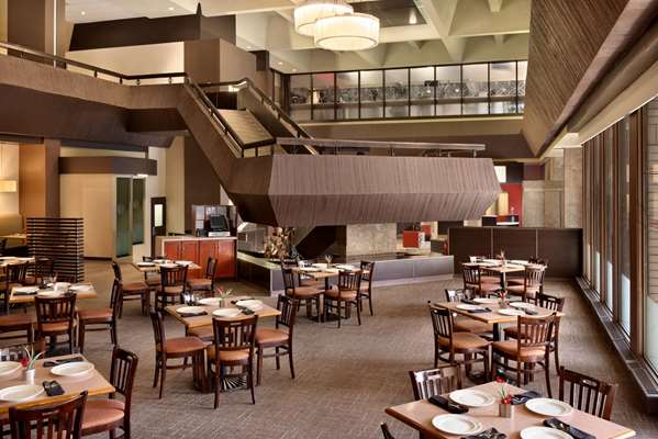 Restaurant - Ramada Plaza Hotel Regina