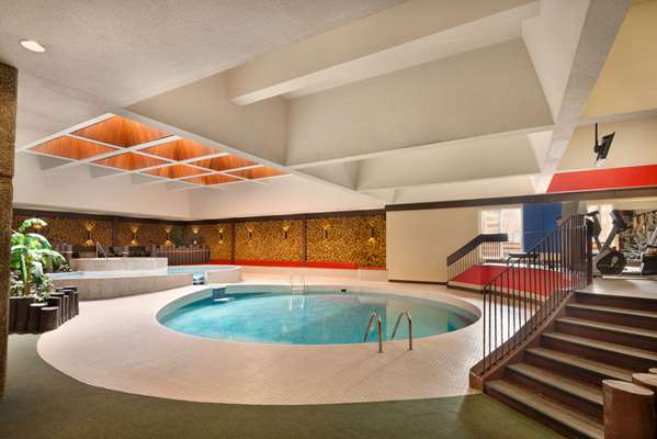 Pool - Ramada Plaza Hotel Regina