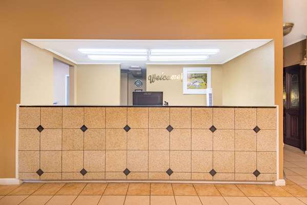  - Days Inn Clanton - I-65, Exit 205