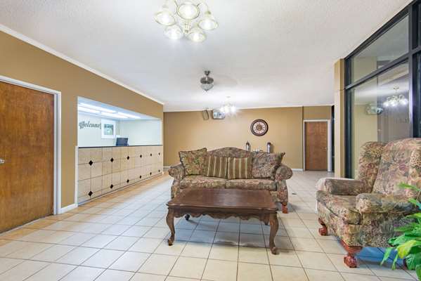  - Days Inn Clanton - I-65, Exit 205