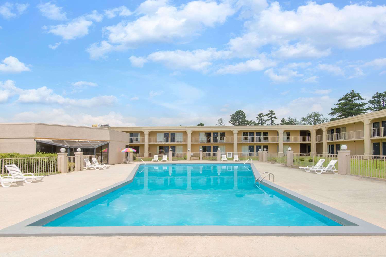 Days Inn Clanton, AL See Discounts