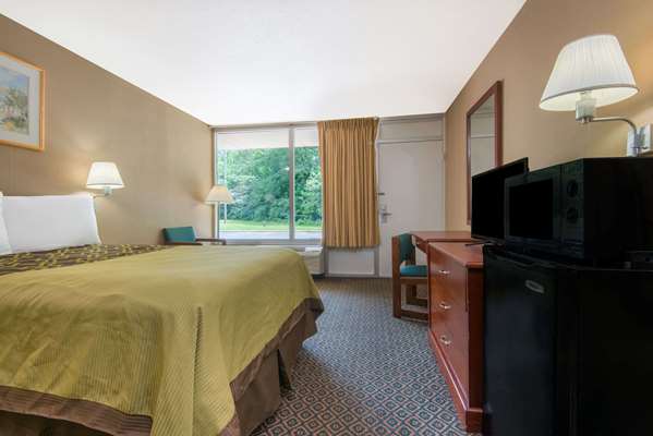  - Days Inn Clanton - I-65, Exit 205