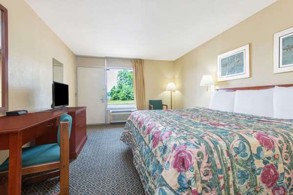  - Days Inn Clanton - I-65, Exit 205