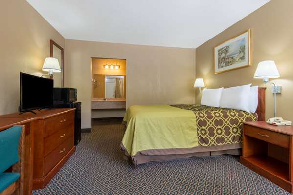  - Days Inn Clanton - I-65, Exit 205